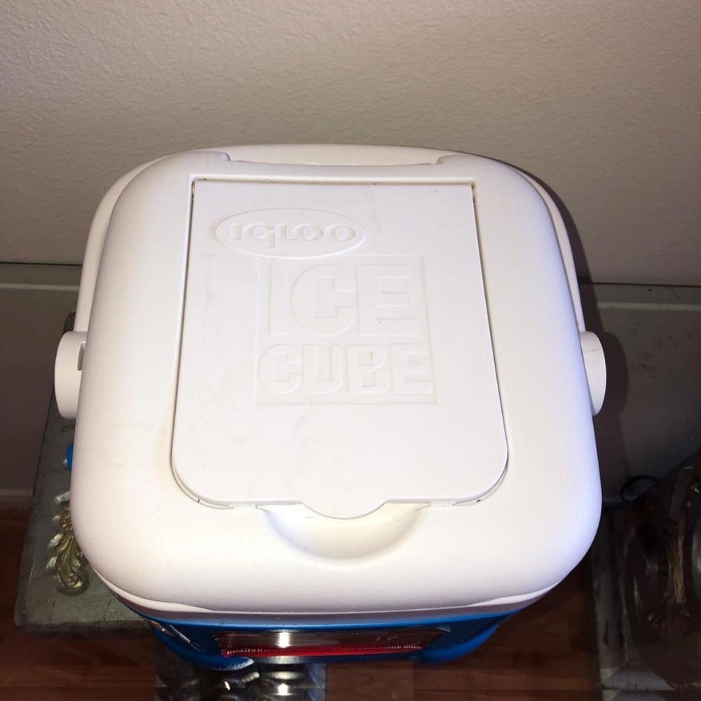 Cooler - Picture 2 of 2